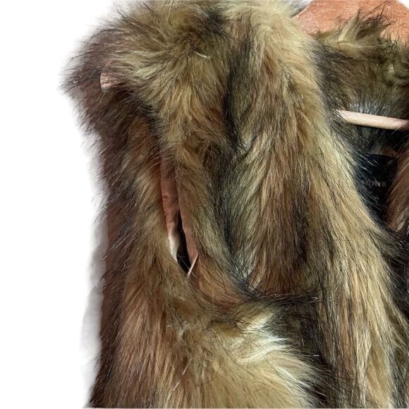 NWT! Forever 21 faux fur vest - Picture 3 of 9